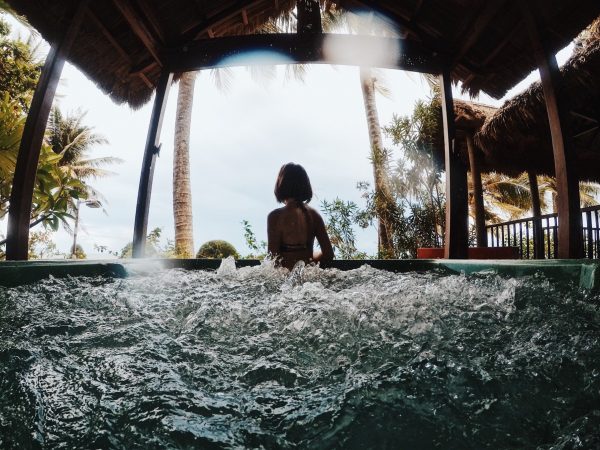 Un jacuzzi dans son jardin à moindre coût